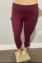 Load image into Gallery viewer, Butter Soft Capri Leggings
