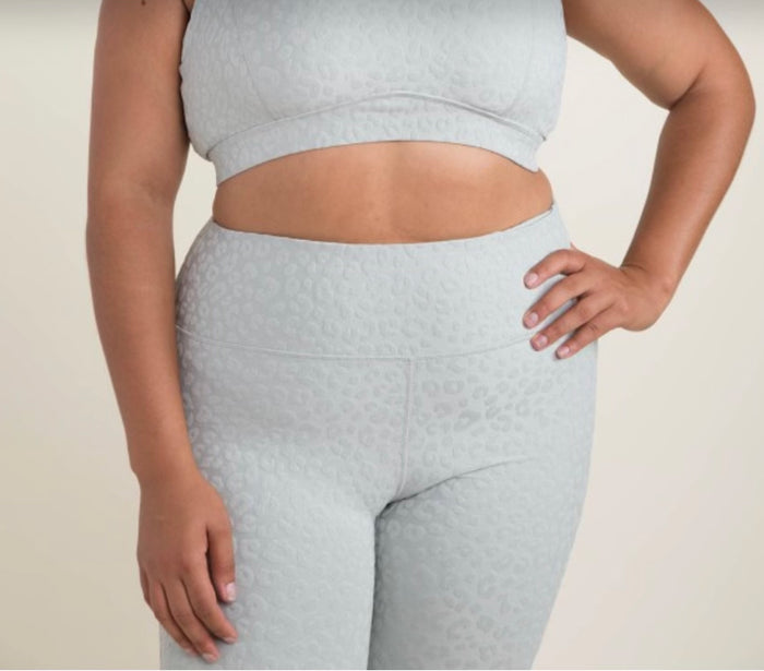 Front side of Women wearing white color Mist Leopard Set