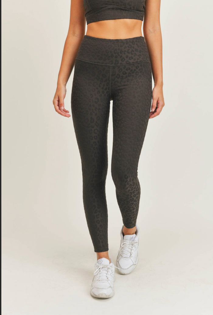 Women wearing Leopard Jacquard Leggings.