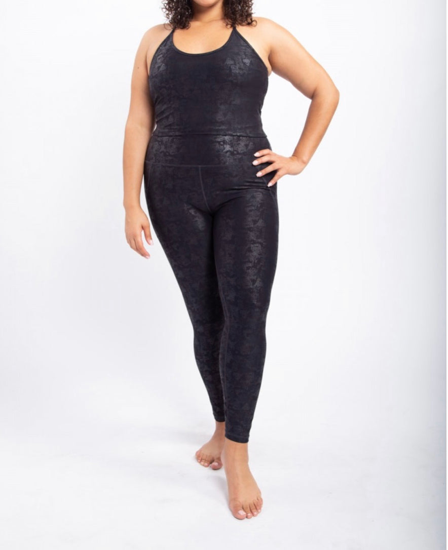 Metallic foil high-waisted set for women - stylish and comfortable activewear for workouts and outdoor activities.